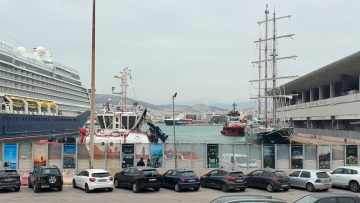 Αυτοκίνητο έπεσε στη θάλασσα στην Ακτή Ξαβέρη στον Πειραιά, σώος ο 54χρονος οδηγός
