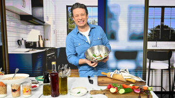 Ο Τζέιμι Όλιβερ στην Αθήνα: «Νιώθω πολλή αγάπη εδώ. Όλοι με υποδέχονται θερμά» (βίντεο)
