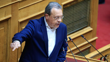 Φάμελλος: «Παραιτηθείτε για να ανασάνει η χώρα» – Ζητά πρόταση δυσπιστίας και αποπομπή Λαζαρίδη
