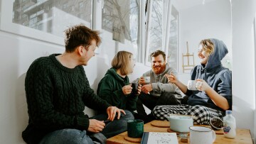 Κοινωνικός πλούτος: Το χαρακτηριστικό που βοηθά πλέον την καριέρα και την κοινωνική μας ζωή