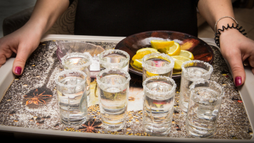 Αποζημίωση 300.000 δολαρίων σε επιβάτιδα κρουαζιέρας που κατανάλωσε 14 σφηνάκια τεκίλας και τραυματίστηκε