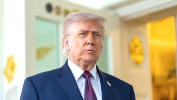 «Το Ισραήλ απαγορεύεται να βομβαρδίσει ξανά τον Λίβανο, αρκετά!» λέει ο Τραμπ και διαψεύδει τα περί πιθανής συμφωνίας $20 δισ. για το ουράνιο του Ιράν