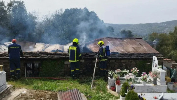 Φωτιά σε νεκροταφείο στα Ιωάννινα, στις στάχτες το οστεοφυλάκιο, δείτε φωτογραφίες