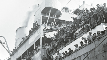Το πλοίο που έσωσε την ελίτ της ελληνικής διανόησης και η μυστηριώδης ιστορία του άγνωστου επιβάτη 