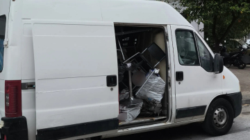 Συμμορία στον Πειραιά έκλεβε μοτοσικλέτες, τις διέλυε και τις πωλούσε για ανταλλακτικά, τρεις συλλήψεις
