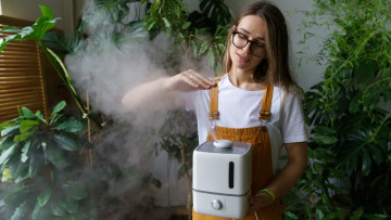 Έξυπνοι τρόποι για να μειώσετε με φυσικό τρόπο την υγρασία στο σπίτι