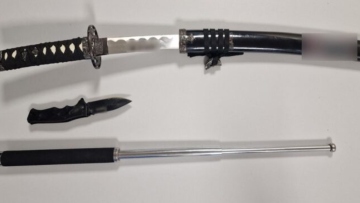 Επιθέσεις και ξυλοδαρμοί οπαδών σε αγώνες στη Λάρισα: Βρέθηκε σπαθί σαμουράι και όπλα σε έρευνες της ΕΛΑΣ