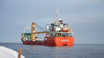 Σταδιακή επανεκκίνηση στη ναυσιπλοΐα στα Στενά του Ορμούζ με φόντο εύθραυστη εκεχειρία
