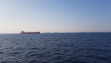 Διπλό σήμα κινδύνου για τη ναυτιλία: Πειρατεία στη Δυτική Αφρική και πλήγματα στη Μαύρη Θάλασσα