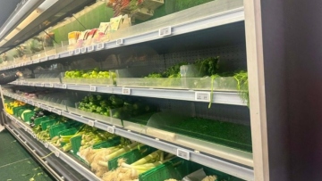 Ελλείψεις σε βασικά προϊόντα στη Μυτιλήνη: Αδειάζουν τα σούπερ μάρκετ, ενώ οι κτηνοτρόφοι κλιμακώνουν τις κινητοποιήσεις