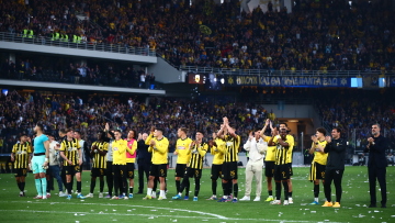 Πάρτι στη Νέα Φιλαδέλφεια μετά το 3-0 της ΑΕΚ επί του ΠΑΟΚ: «Νάτοι οι πρωταθλητές», φώναζε ο κόσμος, δείτε βίντεο