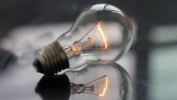 Τηλεργασία, επιδοτήσεις και χαμηλότερο ΦΠΑ: Το σχέδιο της Κομισιόν για την ενεργειακή κρίση