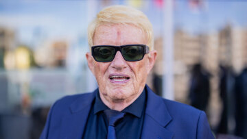 Γιατί ο Γερμανός σταρ με το αμφιλεγόμενο παρελθόν Heino «τρέχει» στα δικαστήρια το ακροδεξιό AfD - Ζητεί 250.000 ευρώ ως αποζημίωση για ηθική βλάβη
