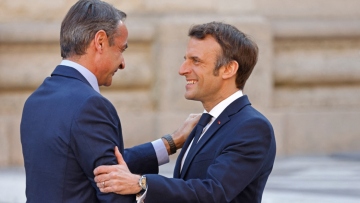 Στην Κύπρο το τεστ της Ευρώπης: Πόλεμος, οικονομικές πιέσεις και η καθοριστική επίσκεψη Μακρόν στην Αθήνα