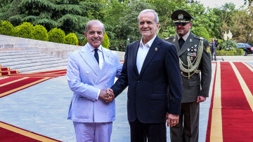  Ο πρωθυπουργός του Πακιστάν είχε συνομιλίες με τον πρόεδρο του Ιράν
