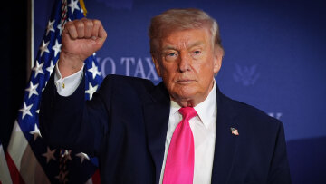 Τραμπ: Υπό τον έλεγχό μας πλοίο με ιρανική σημαία που επιχείρησε να σπάσει τον αμερικανικό αποκλεισμό