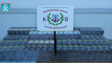 Σκύλος της ομάδας Κ-9 εντόπισε εκατοντάδες λαθραία τσιγάρα σε φορτηγό στην Ηγουμενίτσα
