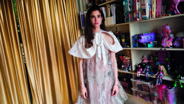 Νεφέλη Κουρή: «Η μητρότητα δεν κάνει απαραίτητα τη γυναίκα πιο ώριμη»