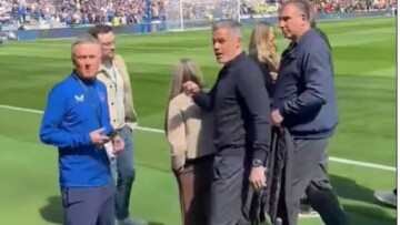 Βίντεο: Η στιγμή της έντασης μεταξύ οπαδών της Έβερτον και του Τζέιμι Κάραγκερ