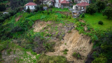 Γιατί αυξάνονται οι κατολισθήσεις: Πώς ο συνδυασμός βροχής και γεωλογίας πυροδοτεί τέτοια φαινόμενα, καθηγητής του ΕΜΠ εξηγεί