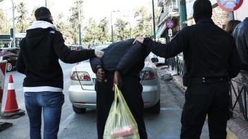 Κακουργηματική δίωξη στον 16χρονο που παρέσυρε και εγκατέλειψε την 16χρονη στη Λιοσίων