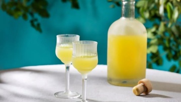 Φτιάχνουμε σπιτικό λιμοντσέλο με έντονο άρωμα λεμονιού