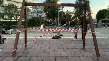 Βανδαλισμός παιδικής χαράς στην Καλαμαριά, μήνυση κατ' αγνώστων κατέθεσε ο δήμος