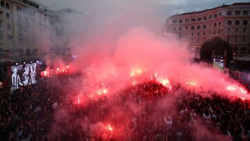 Πανηγυρισμοί στη Θεσσαλονίκη από του ΠΑΟΚ για τα 100 χρόνια του Δικεφάλου του Βορρά - Δείτε βίντεο