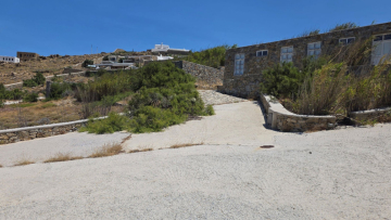 Πλειστηριασμοί: «Καυτή» εβδομάδα, με καπνά, ρόδες, Μύκονο και…Μπάτμαν