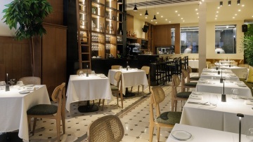 1890: Μια νέα fine dining εμπειρία, με τσιπούρα πρασοσέλινο και μπαμπάδες με ρούμι