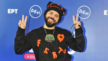 Eurovision 2026: Με το σήμα της νίκης ο Ακύλας, σήμερα η συνέντευξη τύπου στην ΕΡΤ