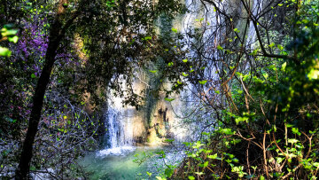 Ένα παραμυθένιο σκηνικό: Οι εντυπωσιακοί καταρράκτες των Νυμφών που μαγεύουν τους επισκέπτες, δείτε εικόνες