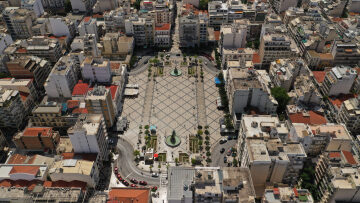 7 πλατείες της Ελλάδας που αφηγούνται την ιστορία της