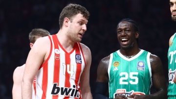 Ναν για Βεζένκοφ: Παίρνει τρομερή βοήθεια από τους διαιτητές