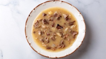 Άγιος Γεώργιος: Αρνί στο καζάνι και σφουγγάτο στο τηγάνι - Τα φαγητά της ημέρας σε όλη την Ελλάδα