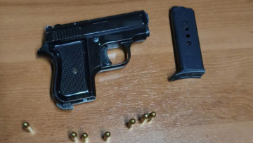 Συνελήφθη 35χρονος για απόπειρα ανθρωποκτονίας της συντρόφου στον Άγιο Παντελεήμονα, την απείλησε με όπλο
