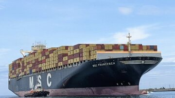 Τρίτο πλήγμα στα ανοιχτά του Ιράν: Χτυπήθηκε φορτηγό πλοίο με σημαία Παναμά που επιχειρούσε να περάσει από το Ορμούζ 