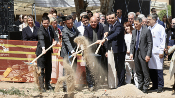 «Σε ενάμιση χρόνο δεν θα υπάρχουν ράντζα στο Αττικόν» λέει ο Γεωργιάδης στον αγιασμό των θεμελίων του νέου κτιρίου 