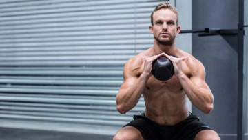 Pallof press: Η περιστροφική άσκηση που χαρίζει ασύγκριτα δυνατό κορμό – Δείτε πώς γίνεται
