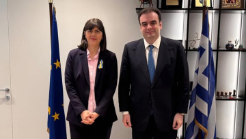 Ο Πιερρακάκης συναντήθηκε με την Κοβέσι: Ταχεία πρόοδος στον εκσυγχρονισμό των τελωνείων
