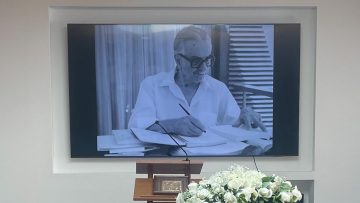 Στο Αποτεφρωτήριο Ριτσώνας το «ύστατο χαίρε» στον σπουδαίο ηθοποιό Στέφανο Ληναίο με τραγούδια Χατζιδάκι, Θεοδωράκη, Λοΐζου