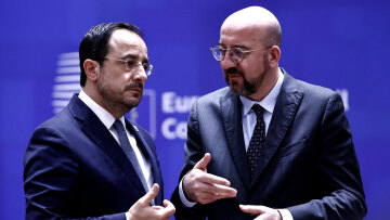 Ο Χριστοδουλίδης τάπωσε τον Σαρλ Μισέλ: Να σου θυμίσω ότι η Τουρκία εισέβαλε στην Κύπρο το 1974 και εξακολουθεί να καταλαμβάνει ευρωπαϊκή επικράτεια