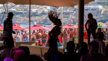 «Ροζ» σκάνδαλο στη Serie A: Η εγκληματική οργάνωση με τις συνοδούς πολυτελείας είχε απλώσει τα δίχτυα της και στη Μύκονο