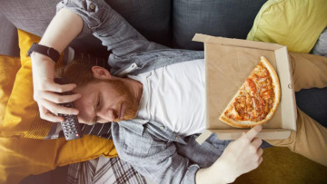 Οστεοαρθρίτιδα: Επικίνδυνα και για το γόνατο τα υπερεπεξεργασμένα τρόφιμα
