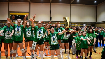 Παναθηναϊκός: Σήκωσε την κούπα, δάκρυσε και αποθεώθηκε η Πέννυ Ρόγκα, βίντεο και φωτογραφίες 