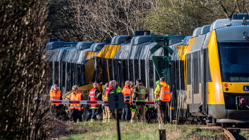 Σε ανθρώπινο λάθος φέρεται να οφείλεται η μετωπική δύο τρένων στη Δανία, πέντε τραυματίες σε κρίσιμη κατάσταση, βίντεο και φωτογραφίες