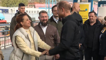 Αιφνιδιαστική επίσκεψη του πρίγκιπα Χάρι στο Κίεβο: «Ο κόσμος σας βλέπει και σας σέβεται», δείτε βίντεο