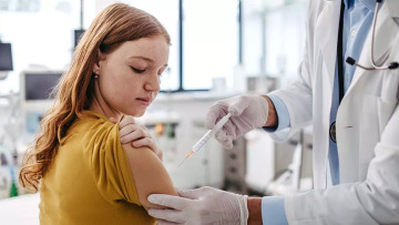 Πόσες ζωές σώζονται όταν τα παιδιά κάνουν τα απαραίτητα εμβόλια – Ελληνική μελέτη
