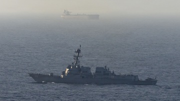 Τουλάχιστον τρία τάνκερ με ιρανική σημαία αναχαίτισαν οι ΗΠΑ σε ύδατα της Ασίας, ενώ το τοπίο για διαπραγματεύσεις παραμένει θολό