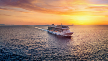 Παράτησαν τις δουλειές τους στα 30 και ζουν σε κρουαζιερόπλοιο με 10.000 ευρώ